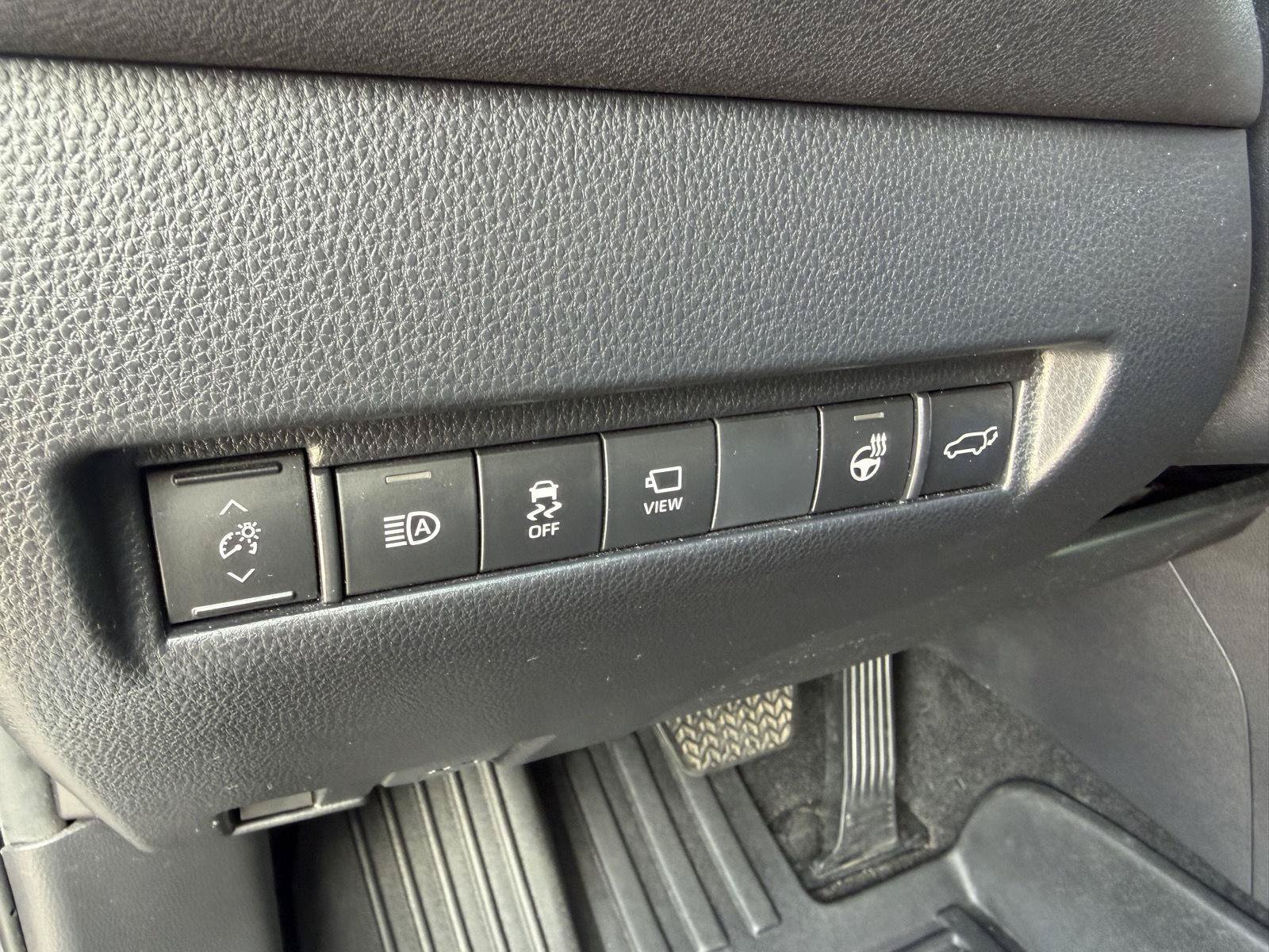 Used 2022 Toyota Venza Limited AWD/4WD image 32