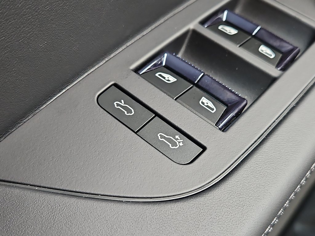New 2026 Porsche Cayenne Turbo AWD/4WD image 22