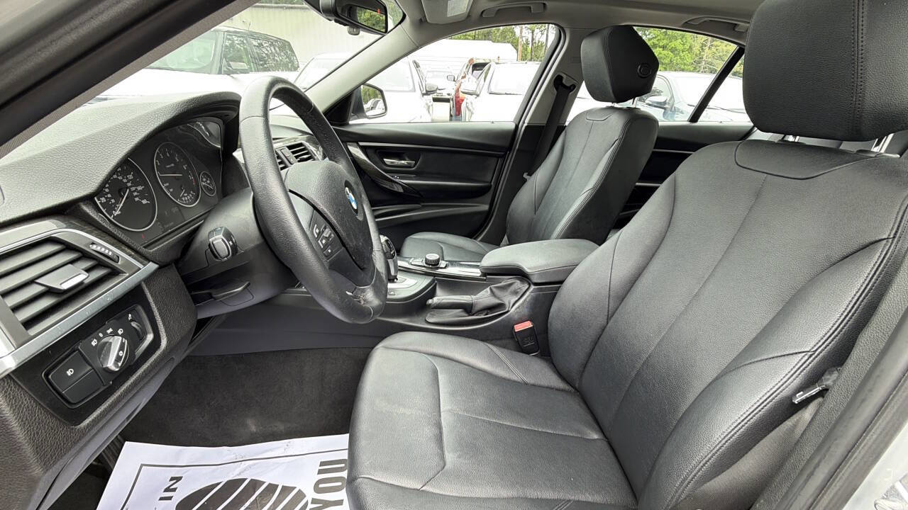 Used 2017 BMW 320i Sedan w/ Premium Package RWD image 14