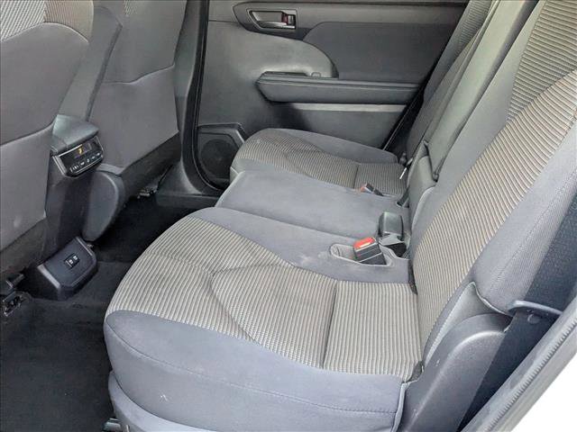 Used 2020 Toyota Highlander L image 18