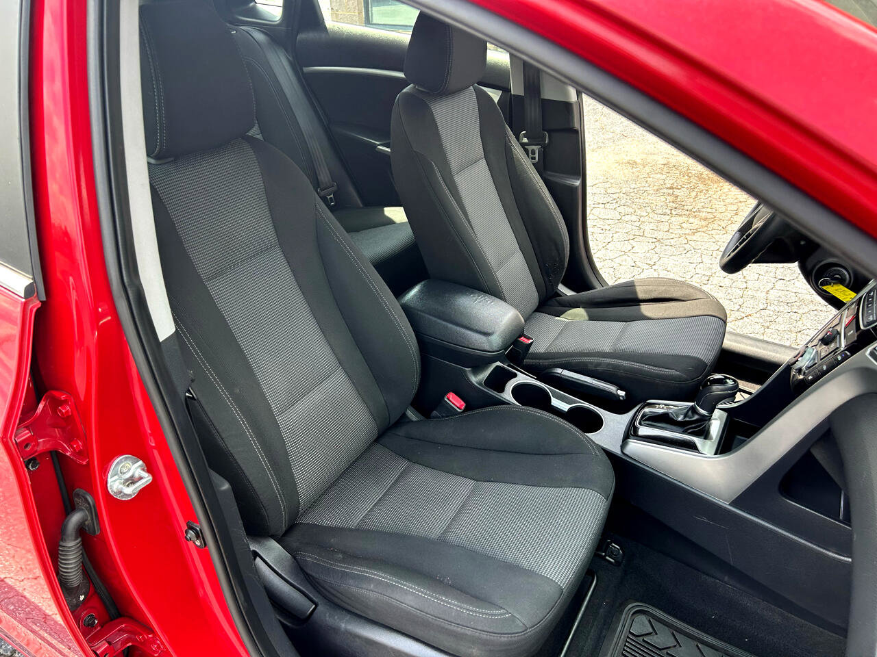 Used 2016 Hyundai Elantra GT image 9
