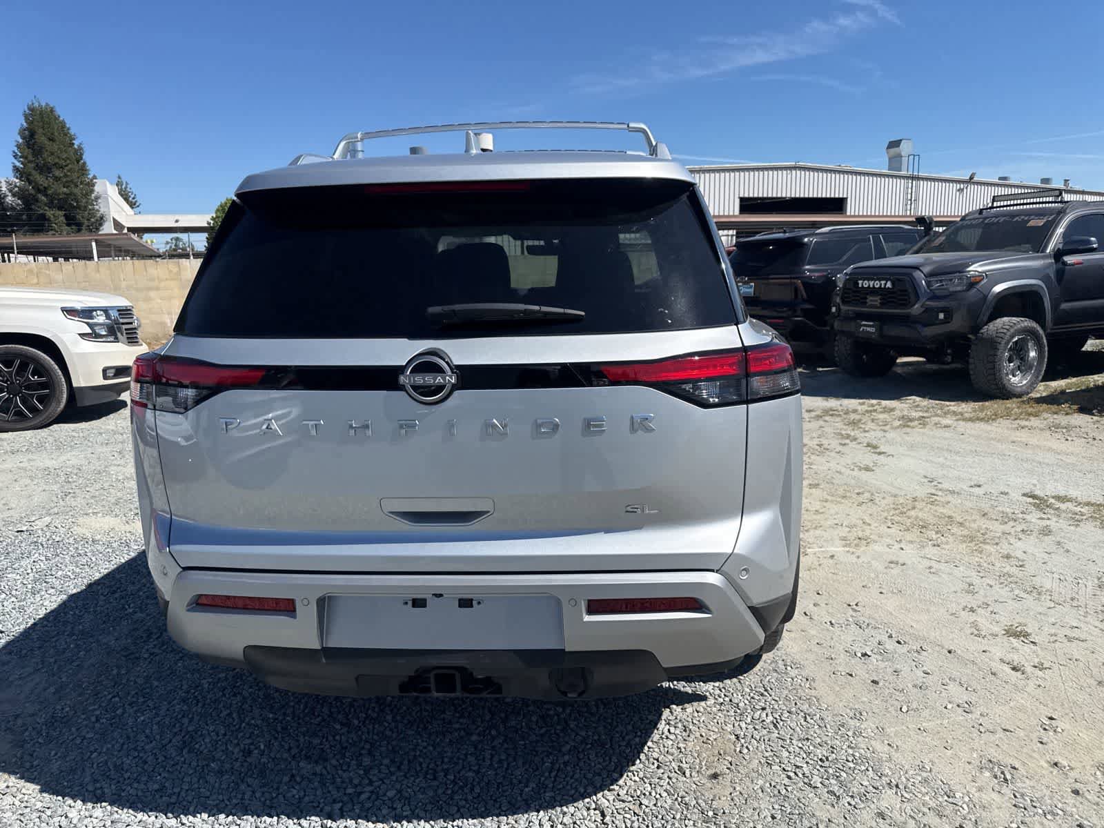 Used 2025 Nissan Pathfinder SL w/ SL Premium Package image 6
