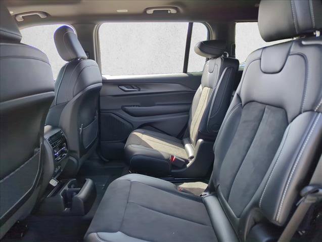 New 2025 Jeep Grand Cherokee L Altitude RWD image 17