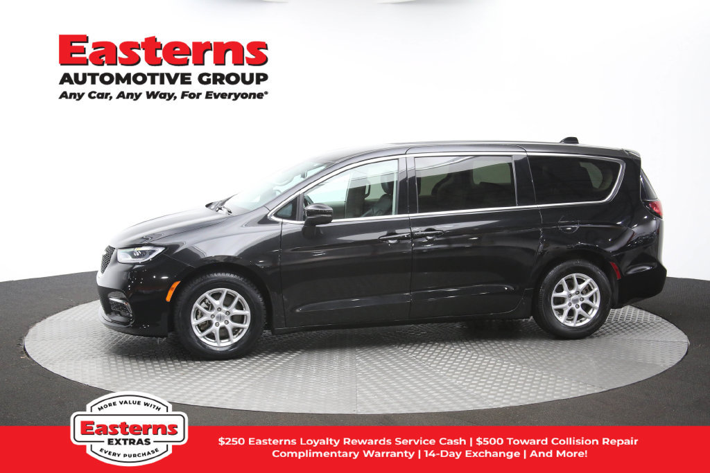 Used 2023 Chrysler Pacifica Touring-L FWD image 61