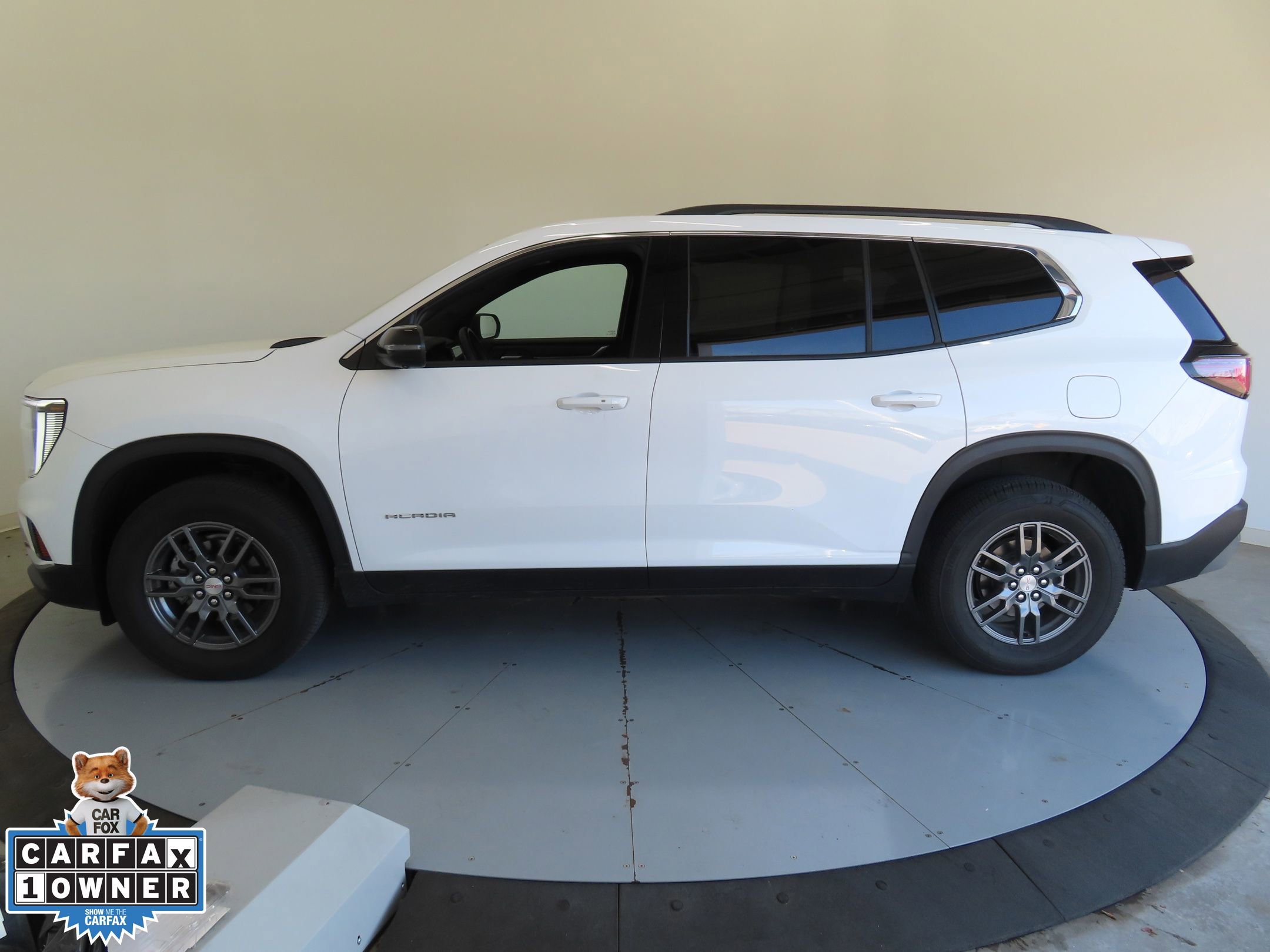 Used 2025 GMC Acadia Elevation image 8