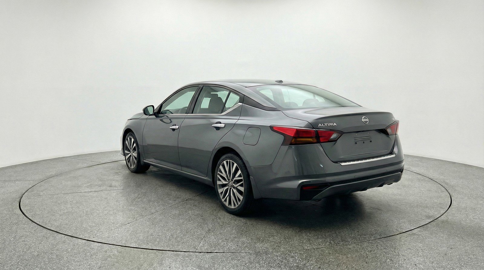 Used 2025 Nissan Altima 2.5 SV image 6