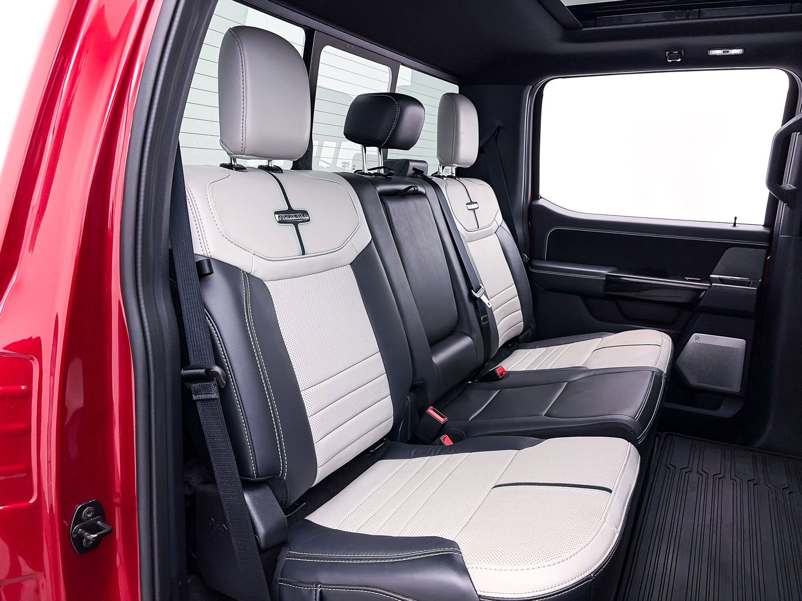 Used 2023 Ford F150 Lightning Platinum image 45