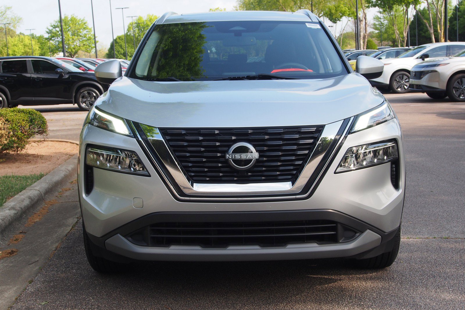 Used 2023 Nissan Rogue SV w/ SV Premium B Package AWD/4WD image 2