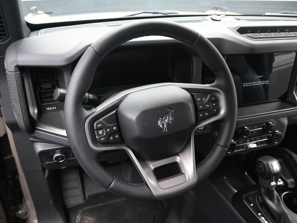 Used 2025 Ford Bronco Badlands image 2