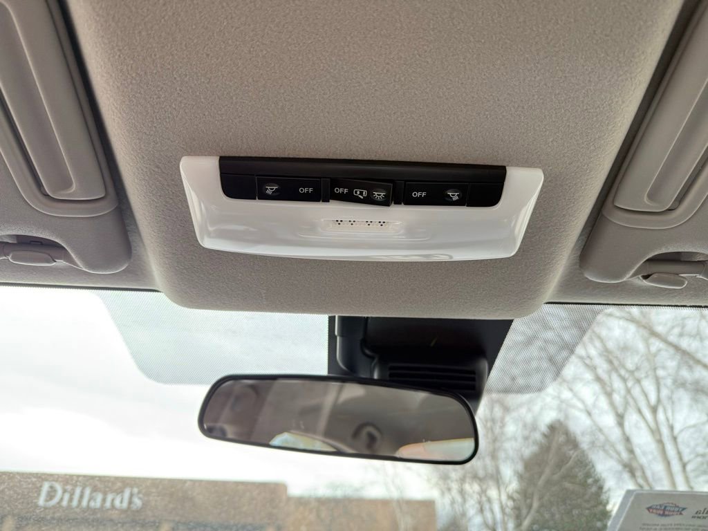 New 2025 Nissan Versa SV image 32