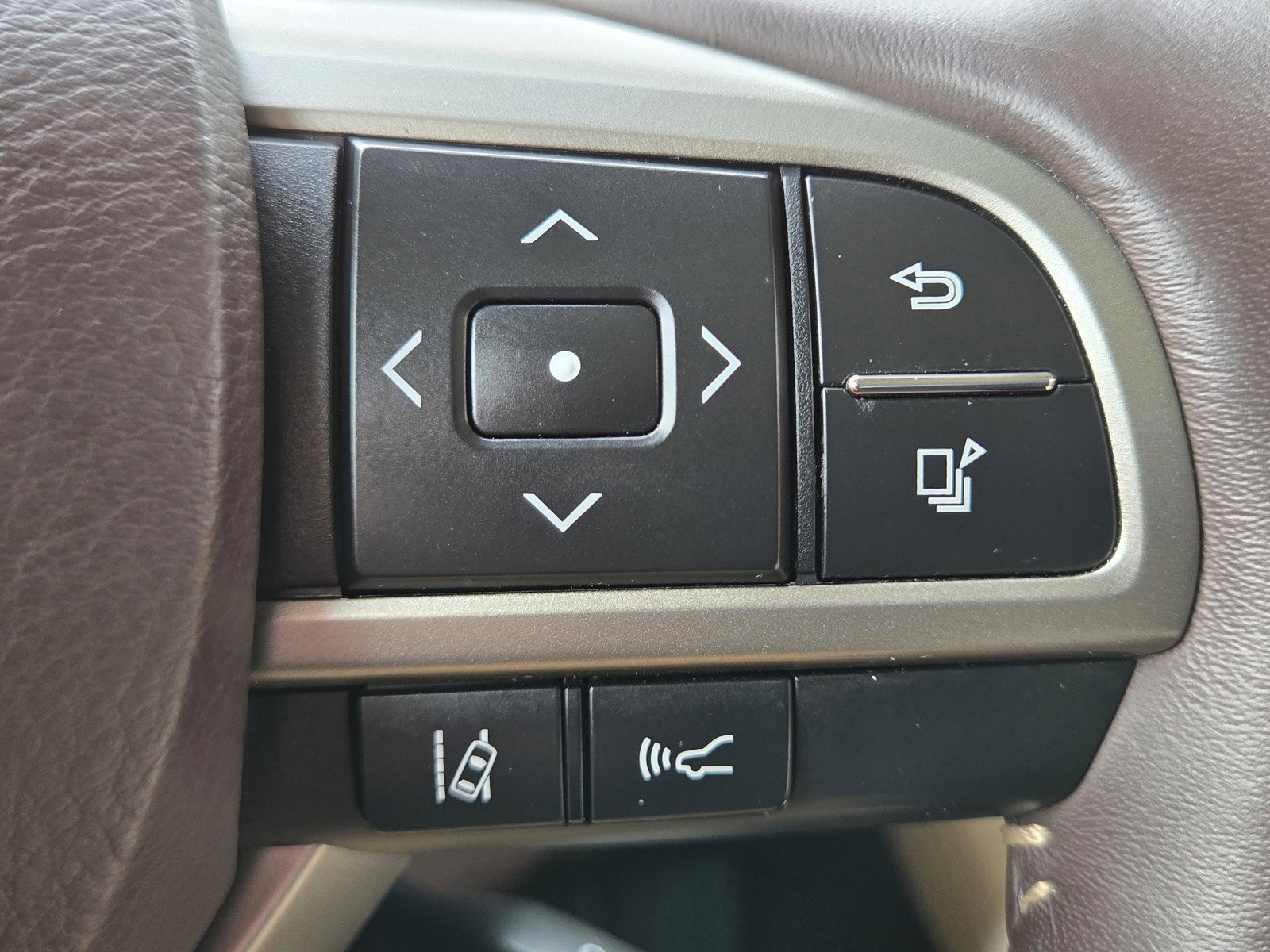 Used 2019 Lexus RX 450h AWD image 16