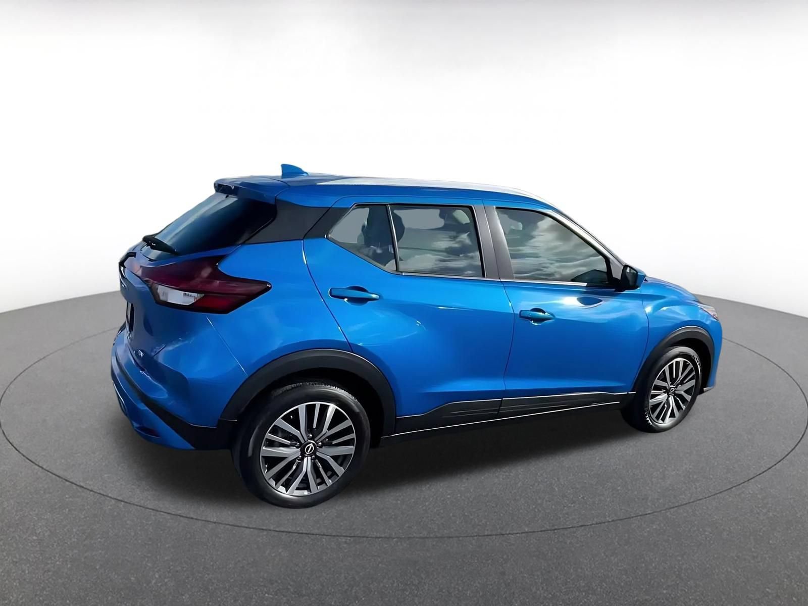 Used 2024 Nissan Kicks SV FWD image 14