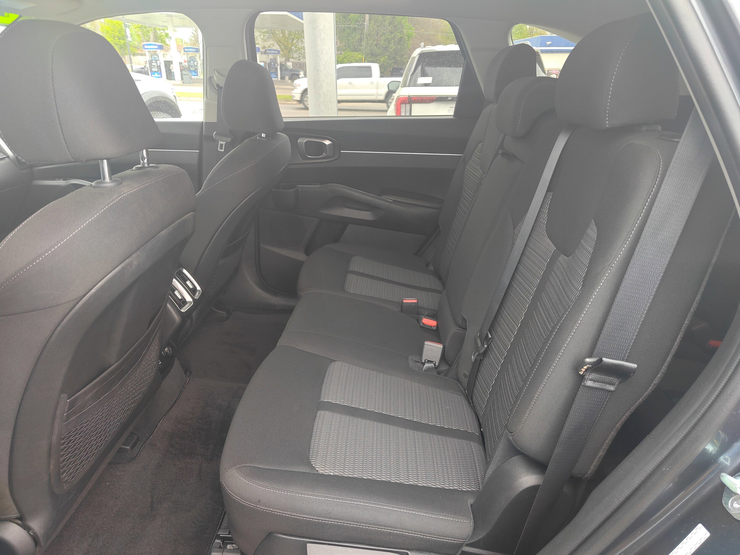 Used 2023 Kia Sorento LX FWD image 8
