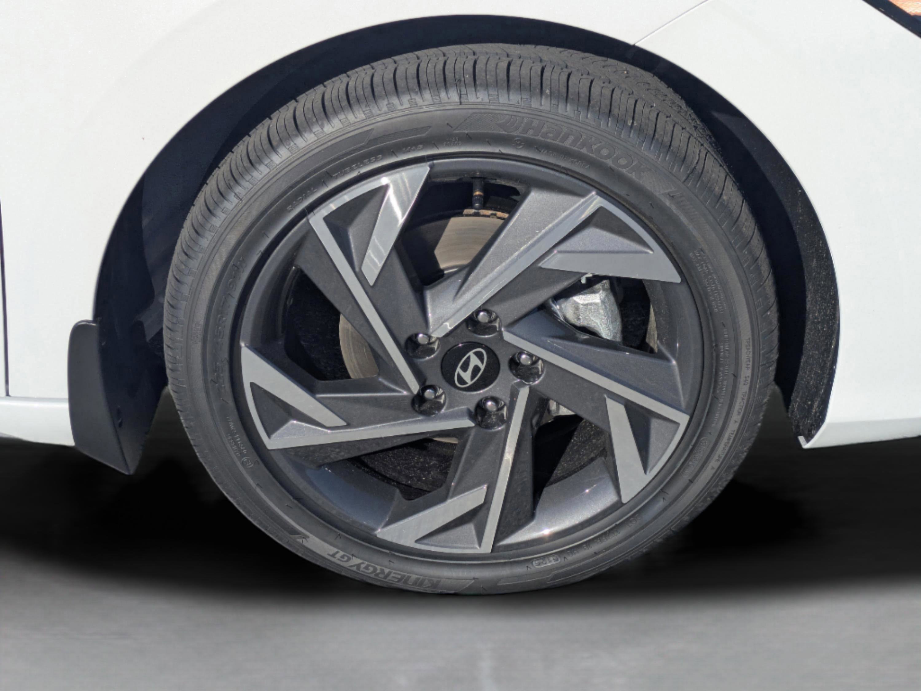 New 2026 Hyundai Elantra Limited FWD image 14