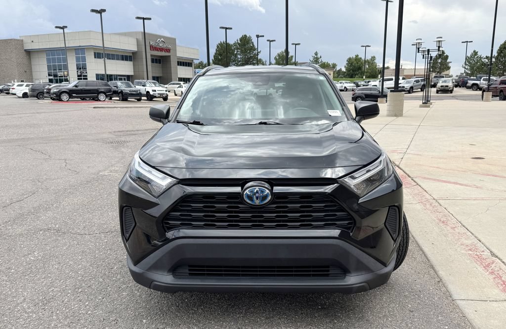 Used 2023 Toyota RAV4 LE AWD/4WD image 3