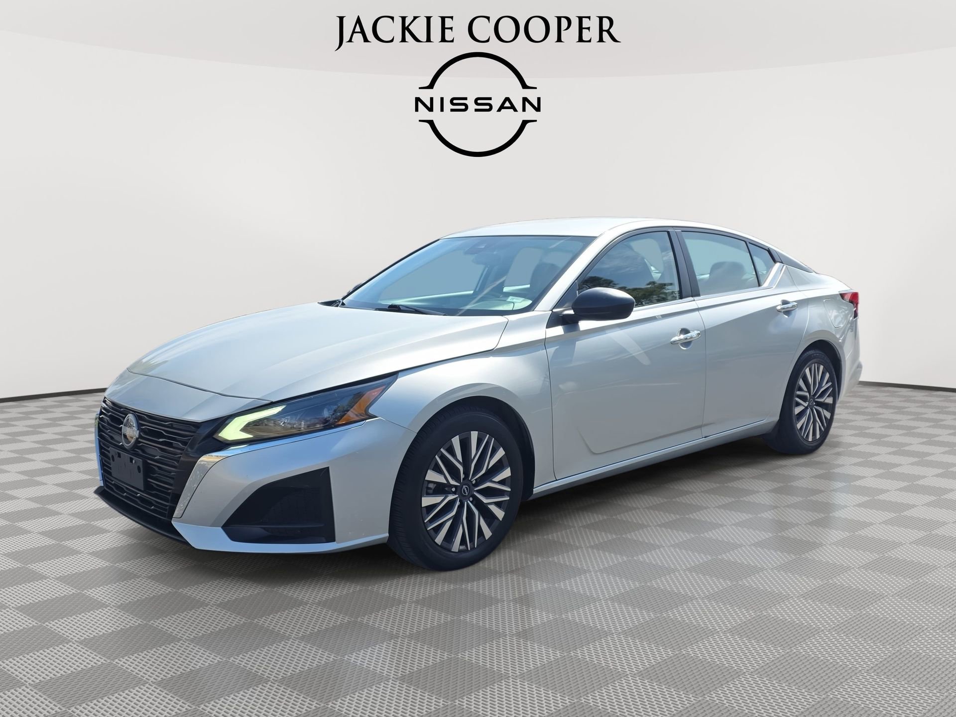 Certified 2024 Nissan Altima 2.5 SV image 1