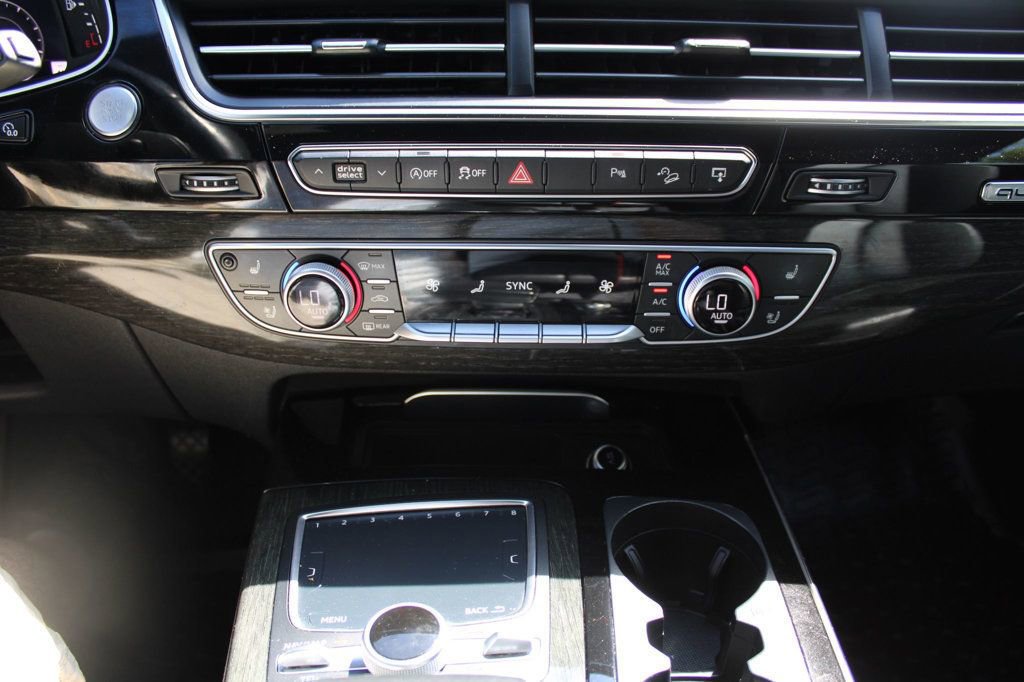 Used 2017 Audi Q7 3.0T Prestige AWD/4WD image 15