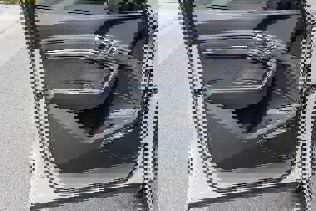 Used 2022 Audi e-tron Prestige w/ Prestige Package image 22