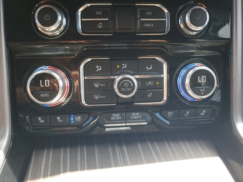 Used 2024 GMC Yukon Denali w/ Denali Reserve Package image 23