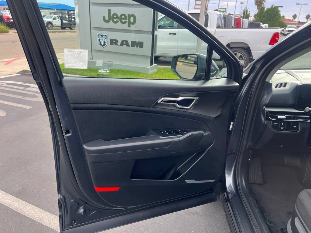 Used 2026 Kia Sportage LX FWD image 28