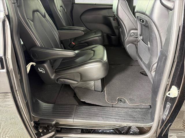 Used 2025 Chrysler Pacifica Select FWD image 15