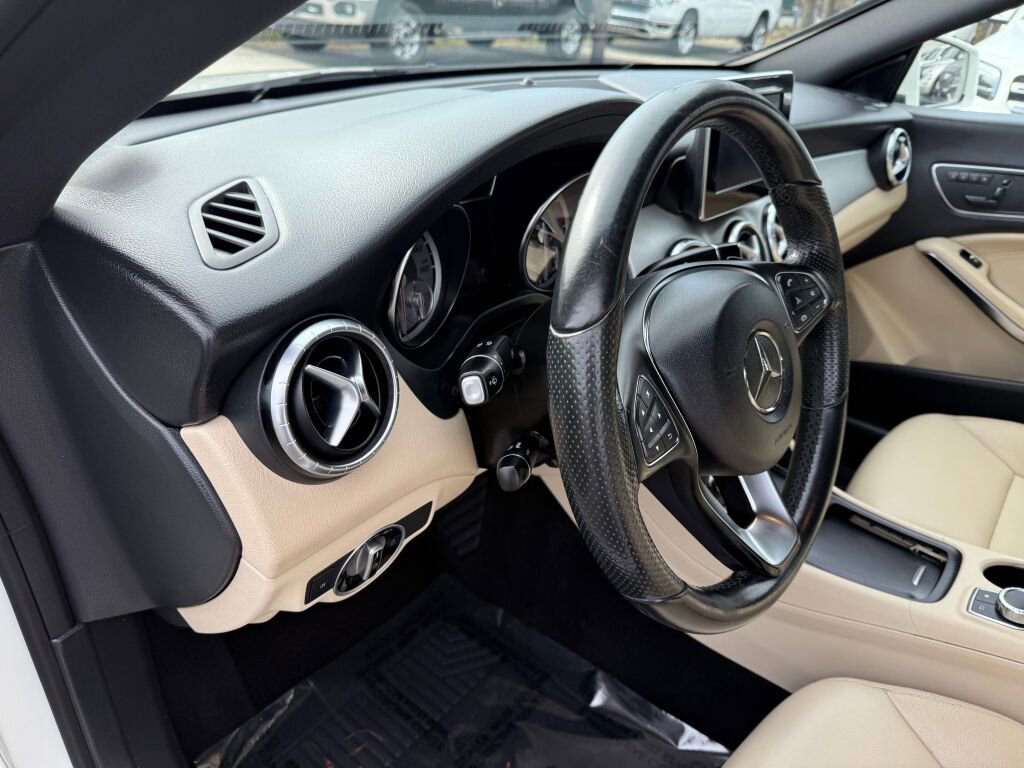 Used 2015 Mercedes-Benz CLA 250 4MATIC image 11