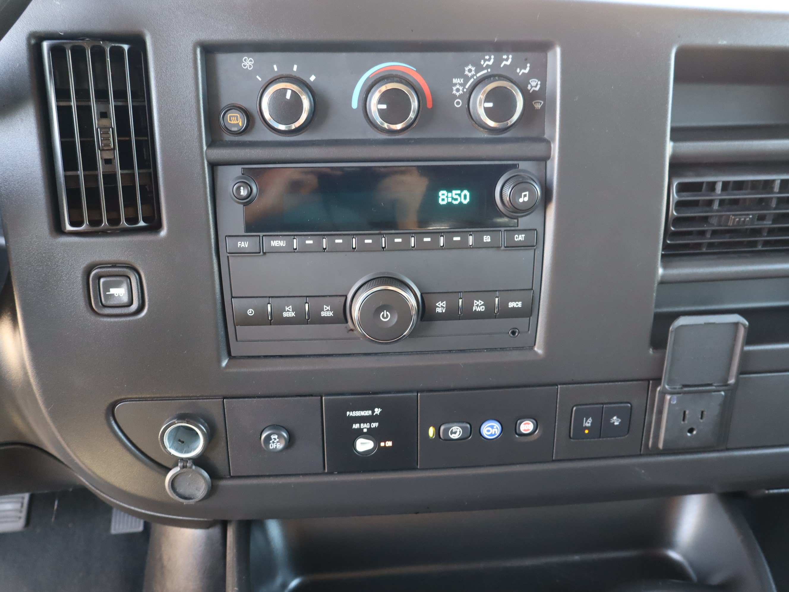 Used 2025 Chevrolet Express 3500 LT w/ LT Preferred Equipment Group RWD image 25