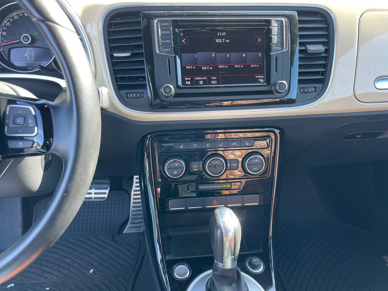 Used 2019 Volkswagen Beetle 2.0T Final Edition SEL FWD image 9