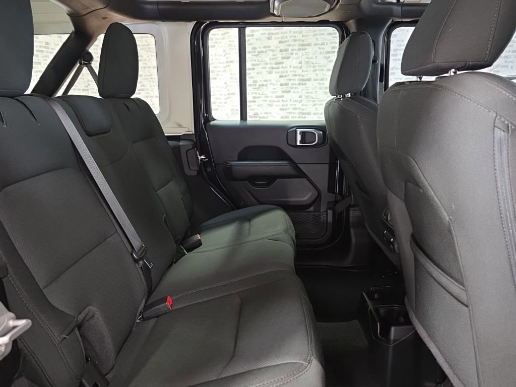 Used 2021 Jeep Wrangler Unlimited Sahara image 11