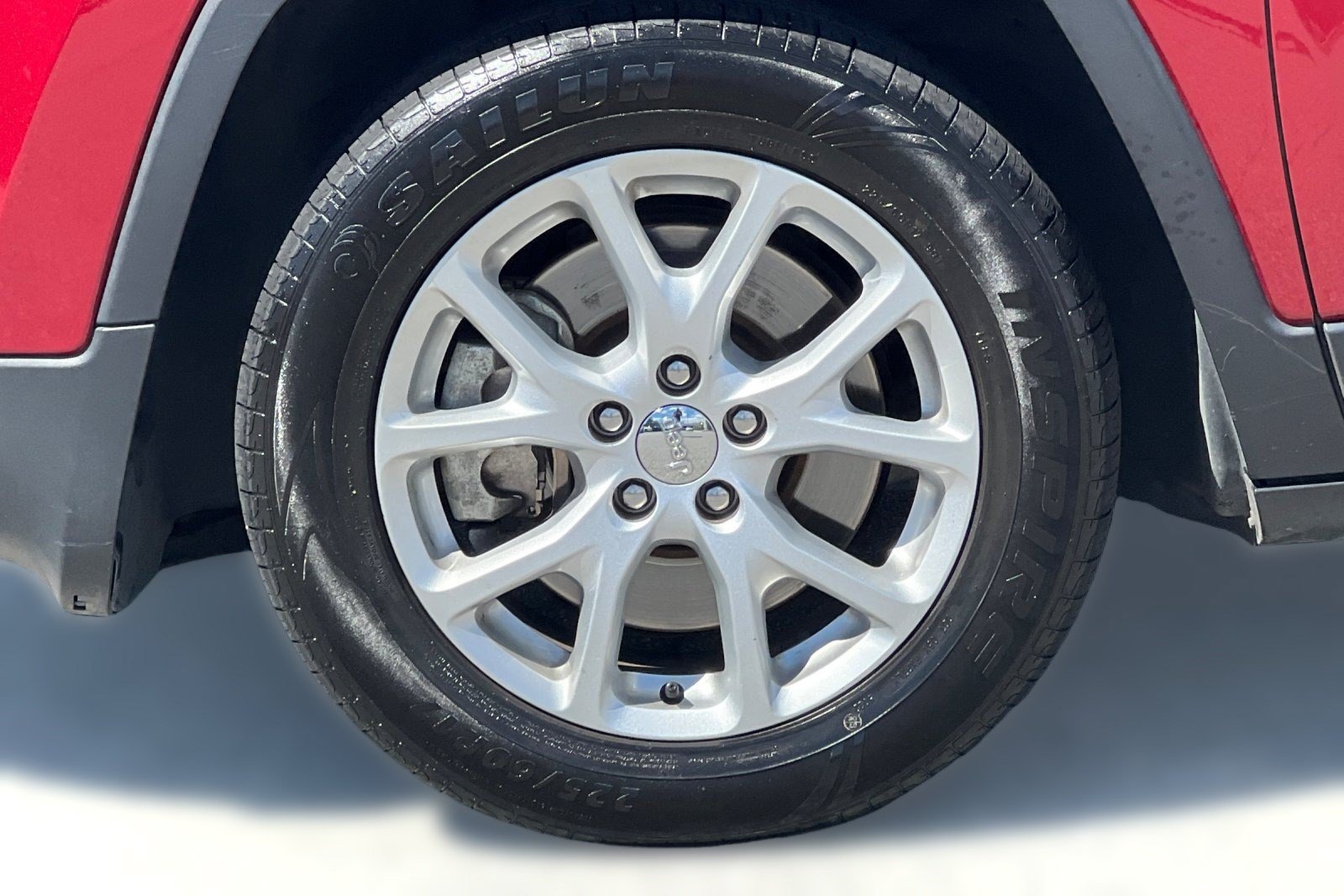Used 2015 Jeep Cherokee Latitude w/ Comfort/Convenience Group FWD image 12