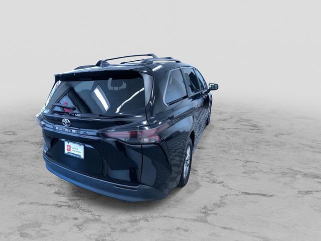 Certified 2026 Toyota Sienna LE FWD image 9