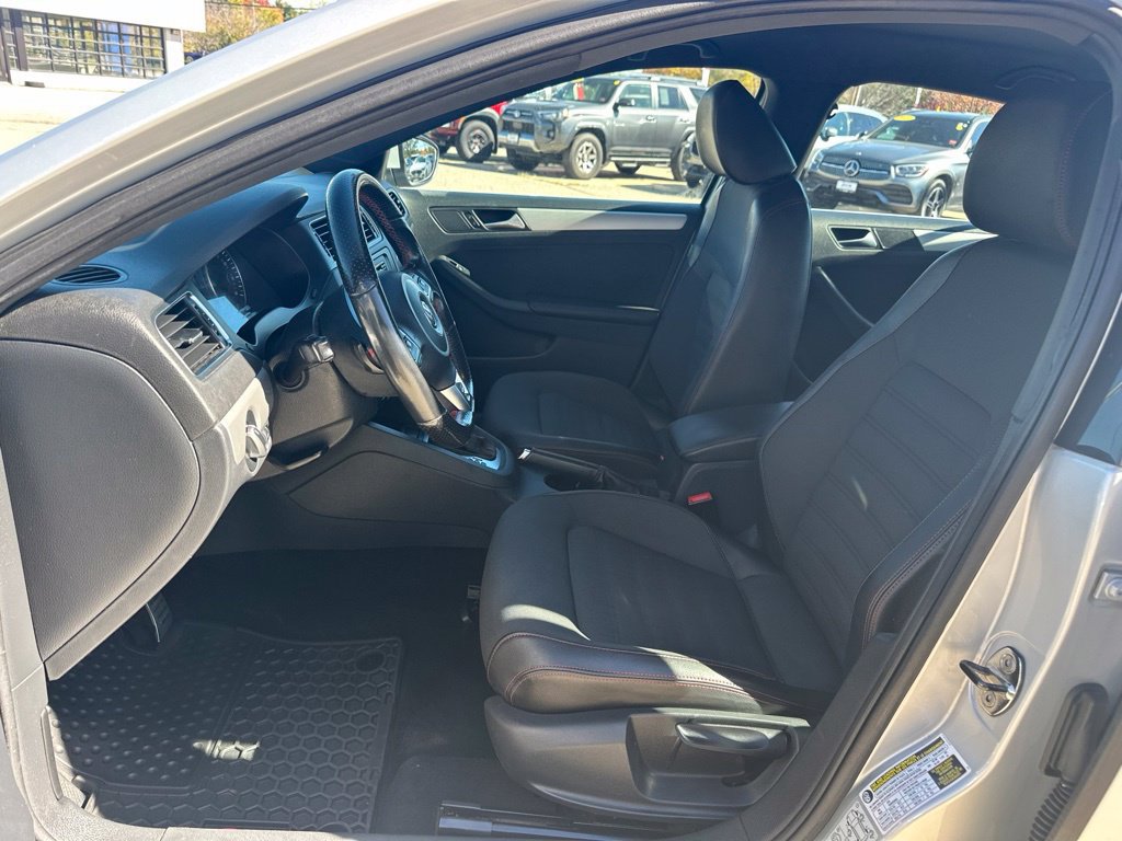 Used 2012 Volkswagen Jetta GLI FWD image 11