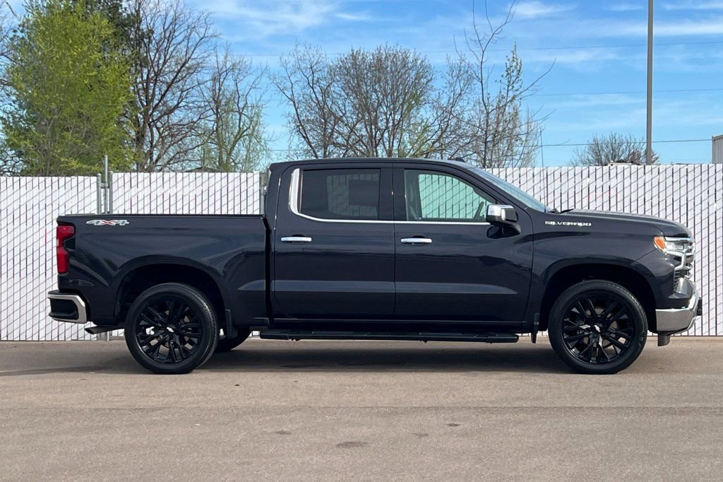 Used 2022 Chevrolet Silverado 1500 LTZ w/ LTZ Premium Package image 3