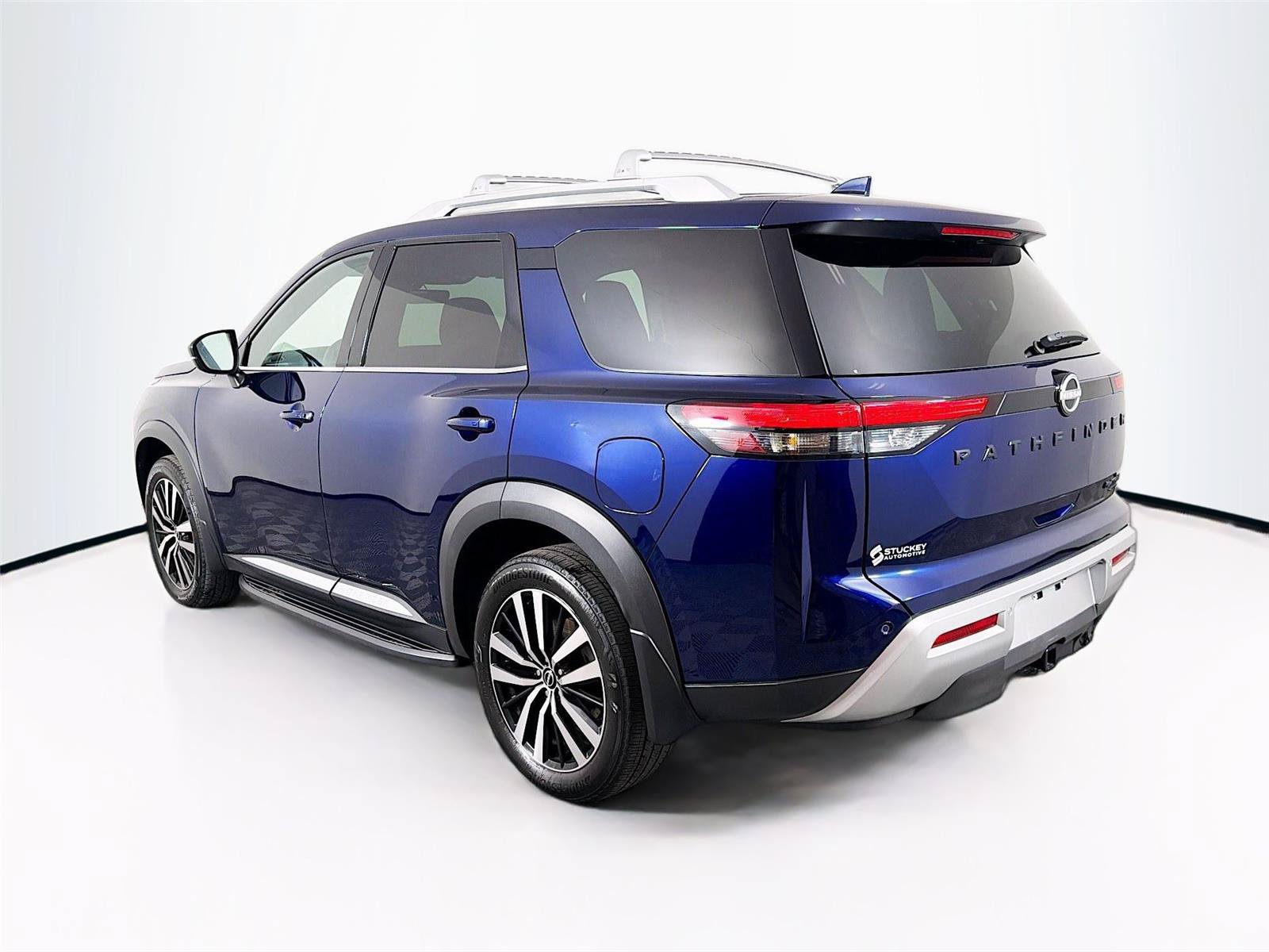 Used 2025 Nissan Pathfinder Platinum AWD/4WD image 9