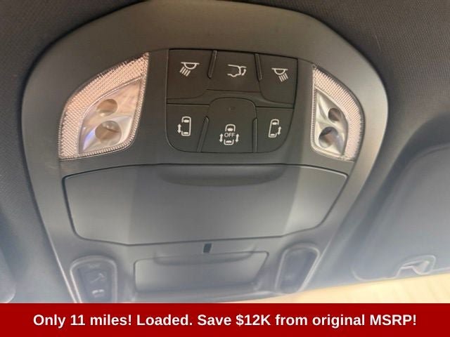 Used 2025 Chrysler Pacifica Limited FWD image 21