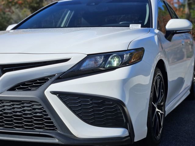 Used 2022 Toyota Camry SE image 9