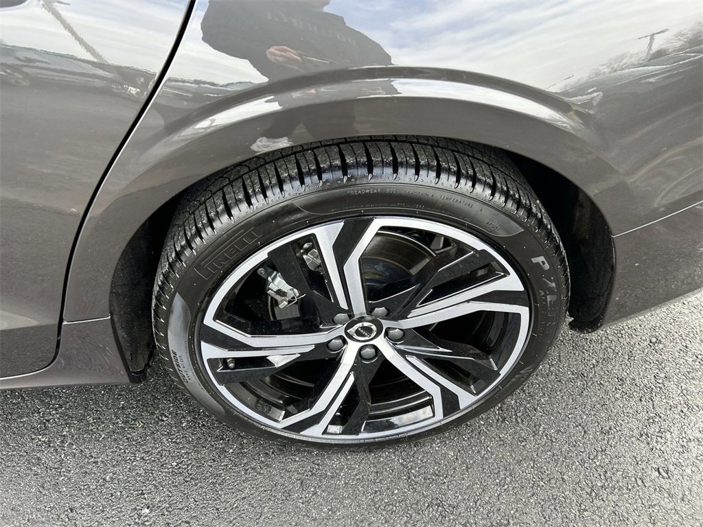 Certified 2025 Volvo S60 B5 Plus image 11