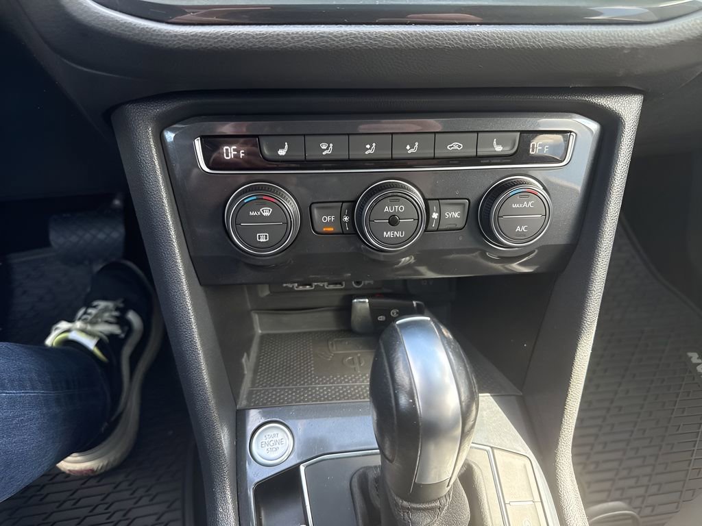 Used 2020 Volkswagen Tiguan SE w/ Panoramic Sunroof Package image 16