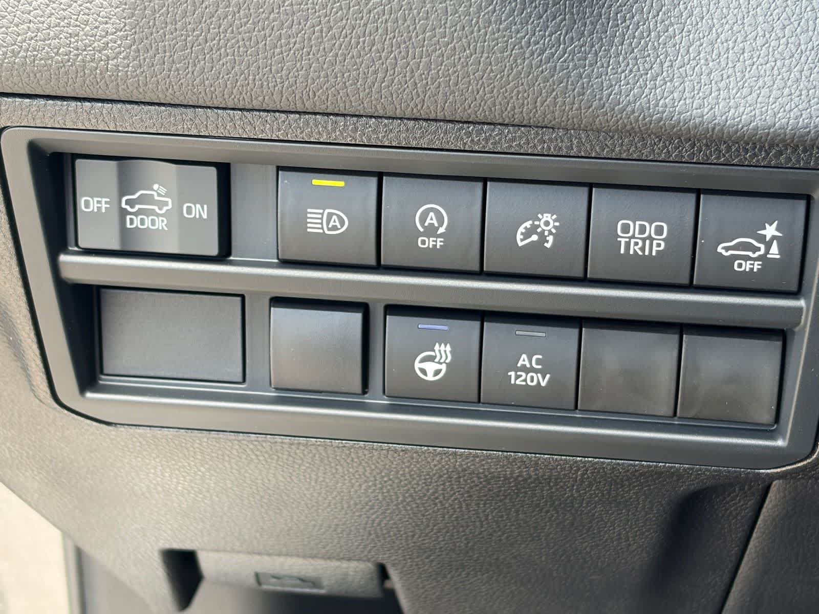 Used 2026 Toyota Tundra Limited AWD/4WD image 16