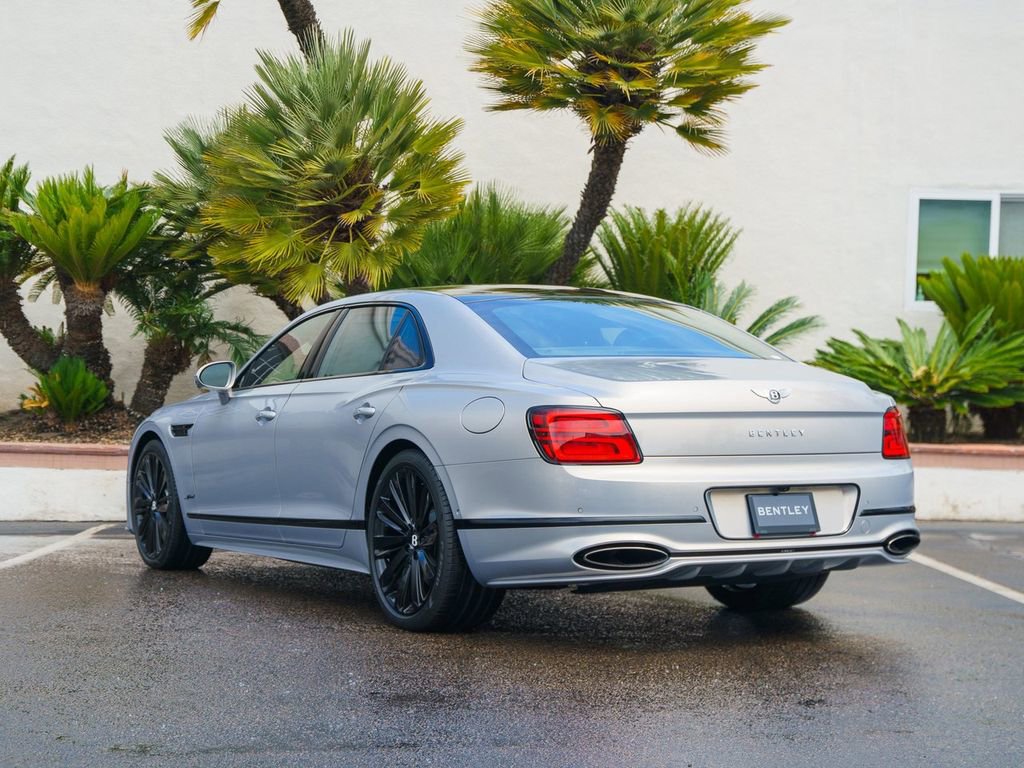 Used 2025 Bentley Flying Spur Plug-In Hybrid AWD/4WD image 3