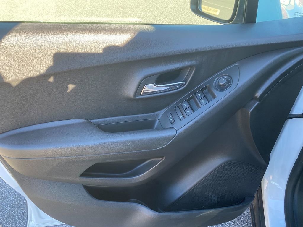 Used 2018 Chevrolet Trax LS image 11