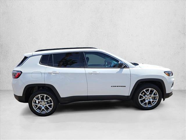 Used 2022 Jeep Compass Latitude image 4