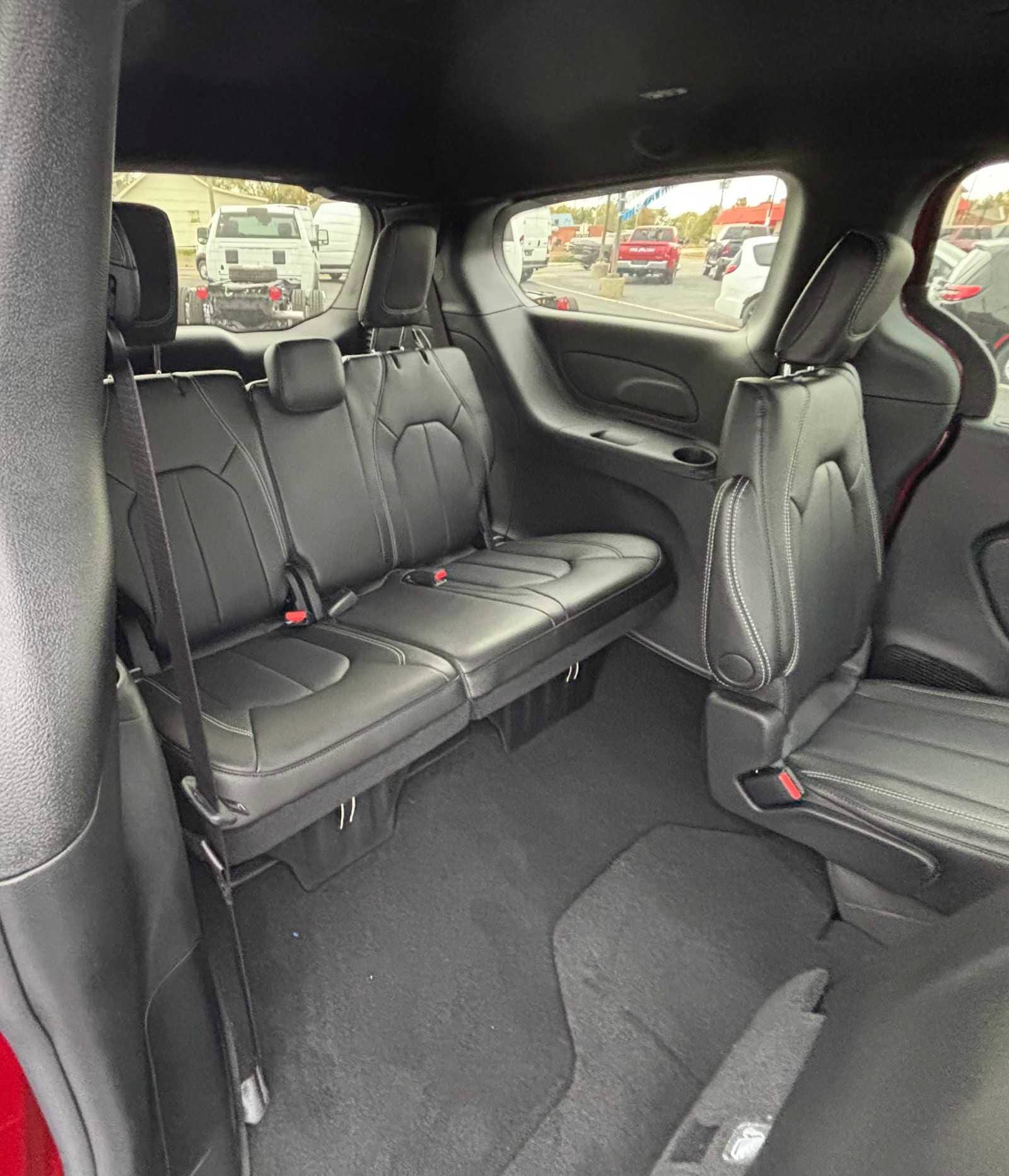 New 2026 Chrysler Pacifica Select FWD image 13