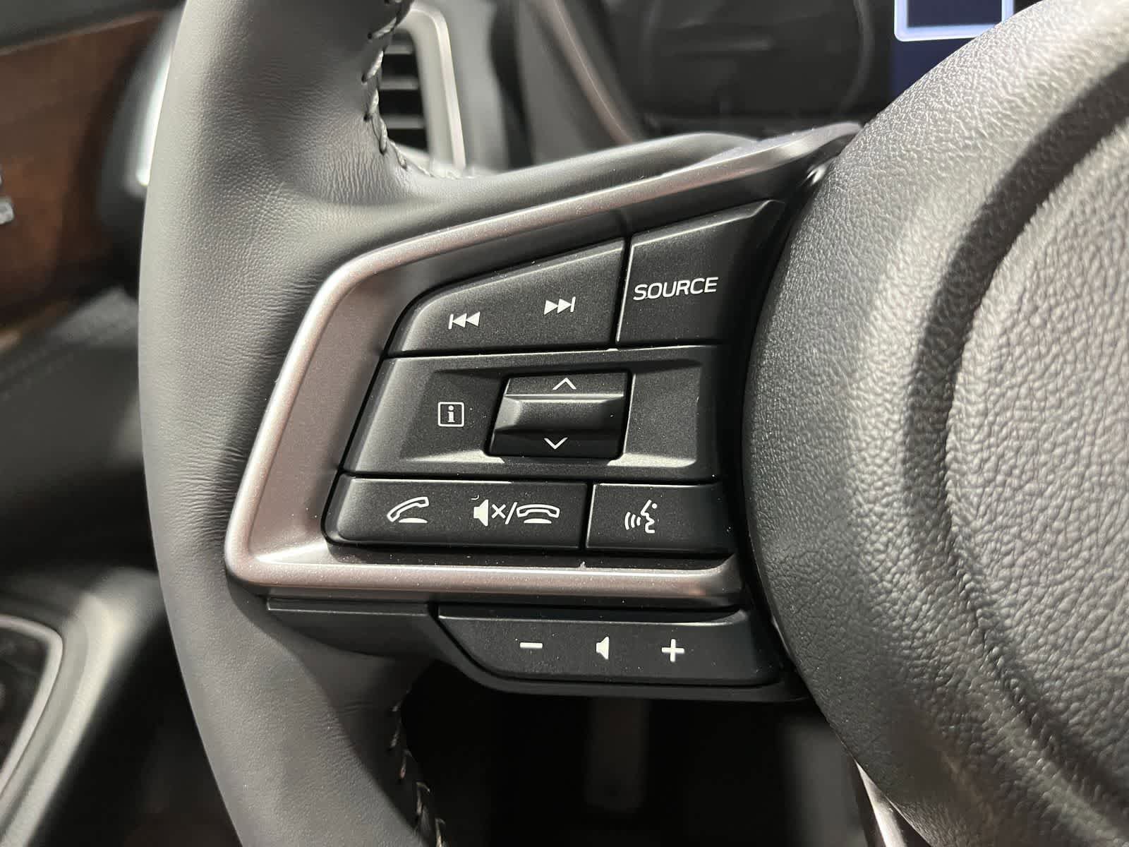 Used 2025 Subaru Ascent Touring AWD/4WD image 17