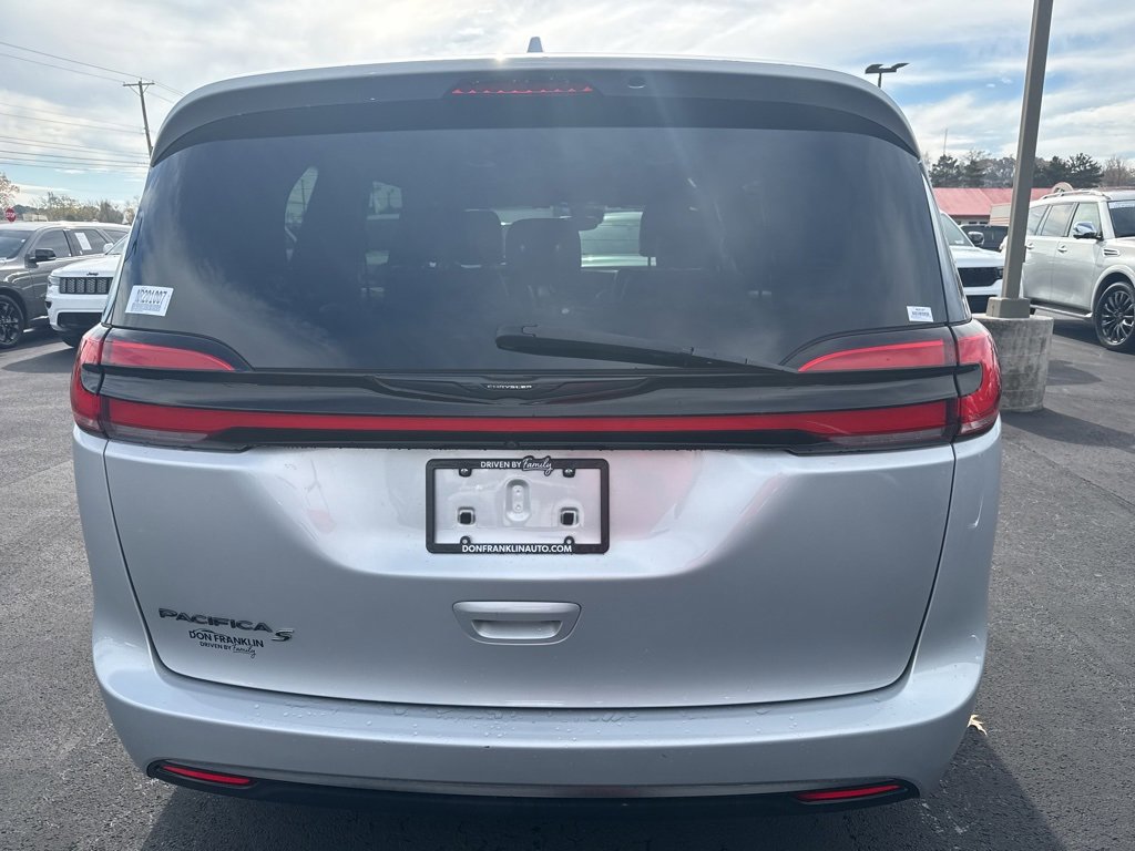 Used 2022 Chrysler Pacifica Touring-L w/ S Appearance Package image 5