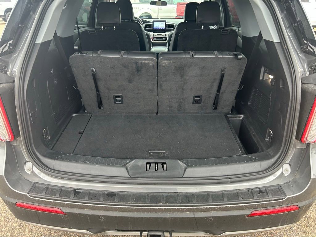Used 2023 Ford Explorer XLT w/ Equipment Group 202A image 16