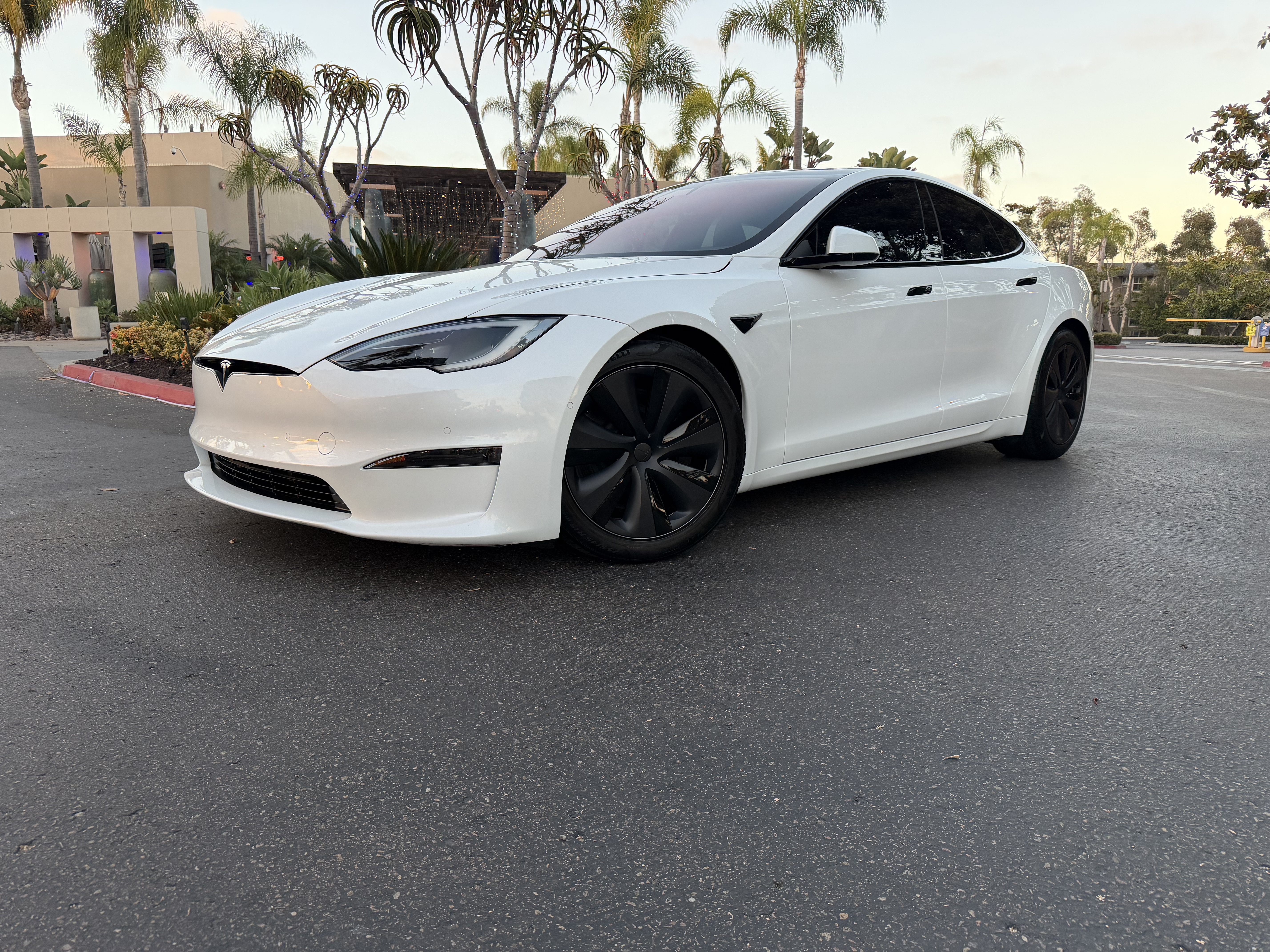 Used 2022 Tesla Model S AWD/4WD image 1