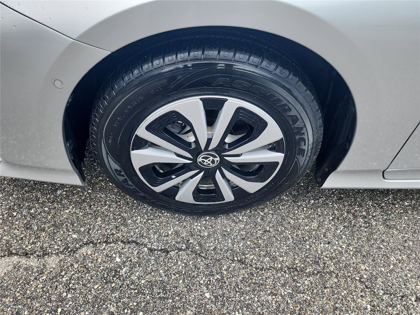 Used 2017 Toyota Prius Prime Advanced FWD image 10