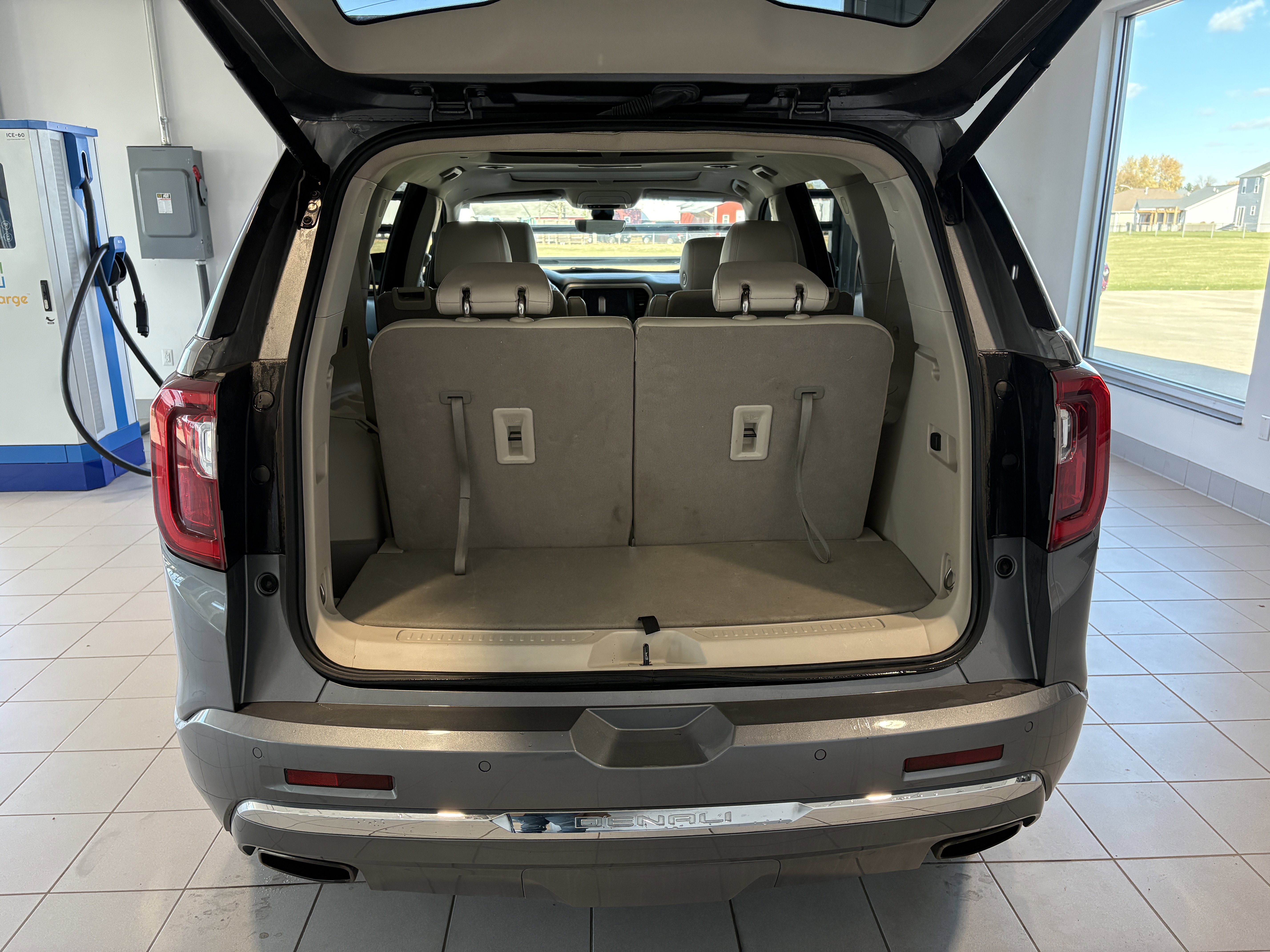Used 2022 GMC Acadia Denali w/ Denali Ultimate Package image 5