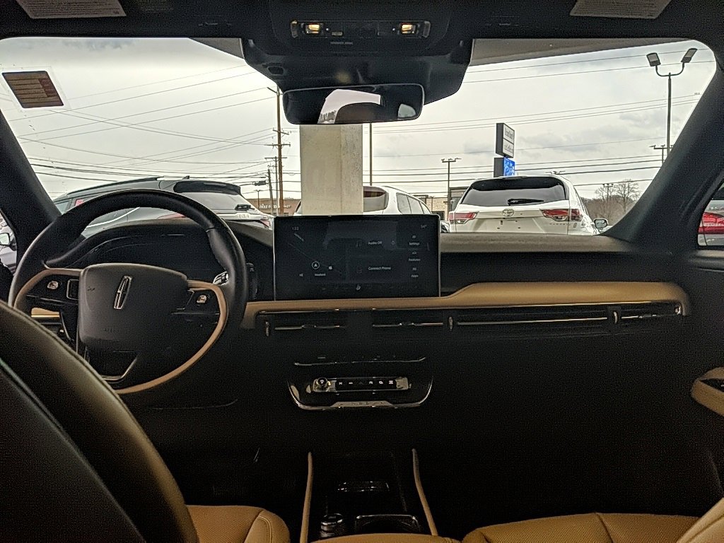 Certified 2023 Lincoln Corsair Reserve w/ Equipment Group 201A image 13